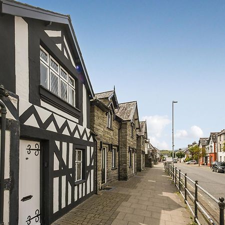 Bwthyn Llys Machynlleth Old Court House Villa ภายนอก รูปภาพ