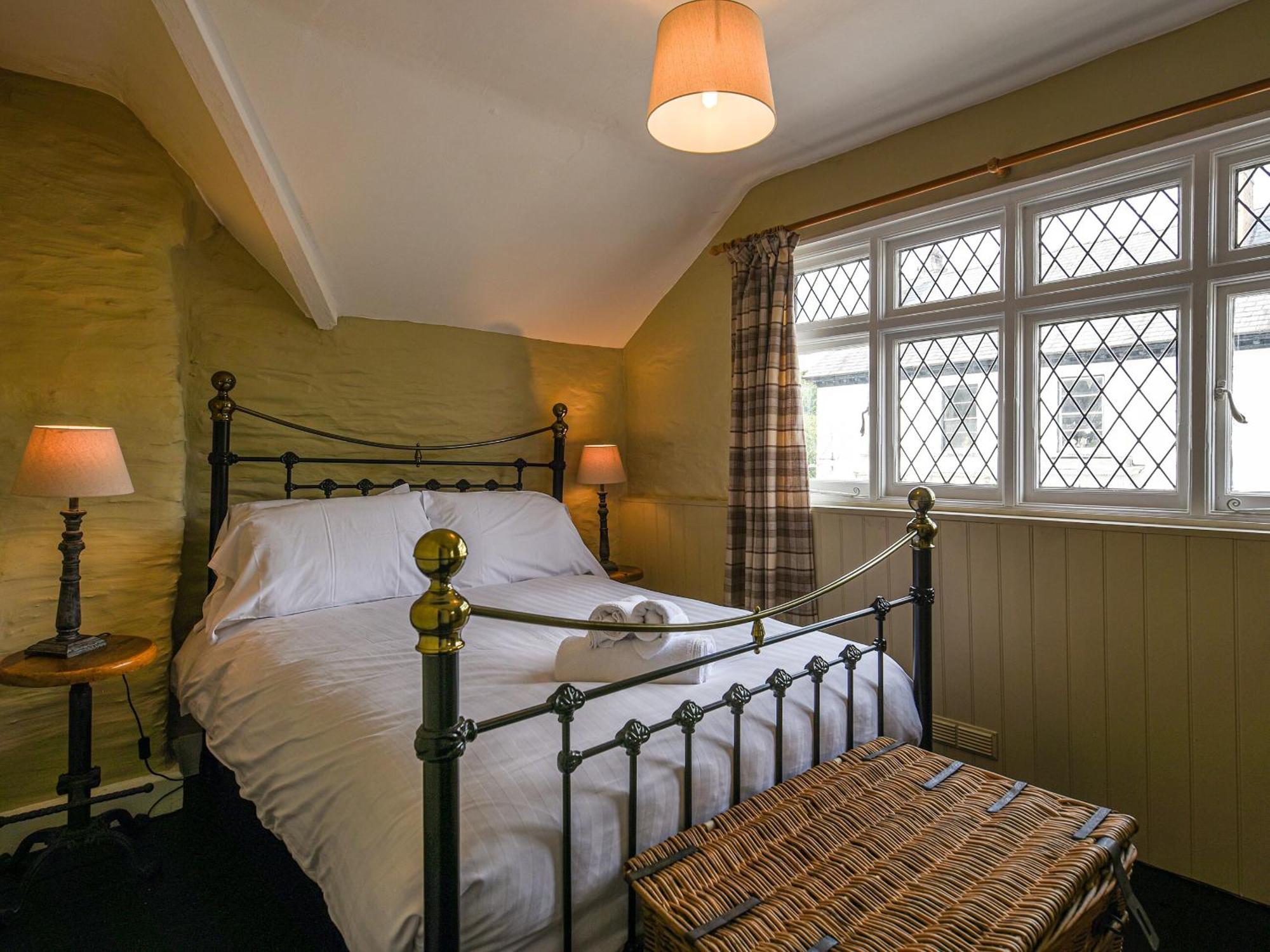 Bwthyn Llys Machynlleth Old Court House Villa ภายนอก รูปภาพ
